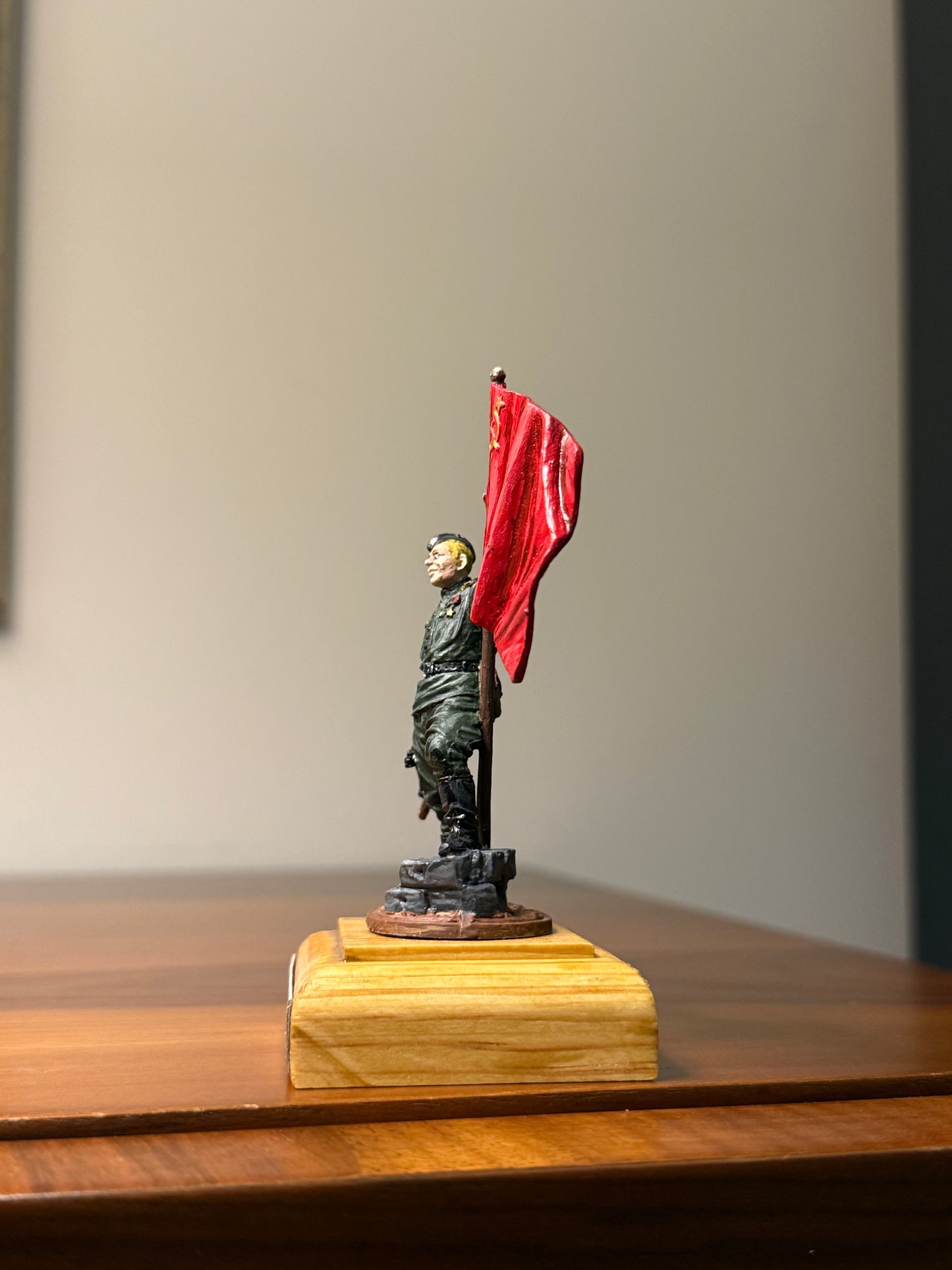 Soviet Infantry Standard Bearer – WWII Red Army Flag Bearer (Hand-Painted Miniature Figure) – 54 mm