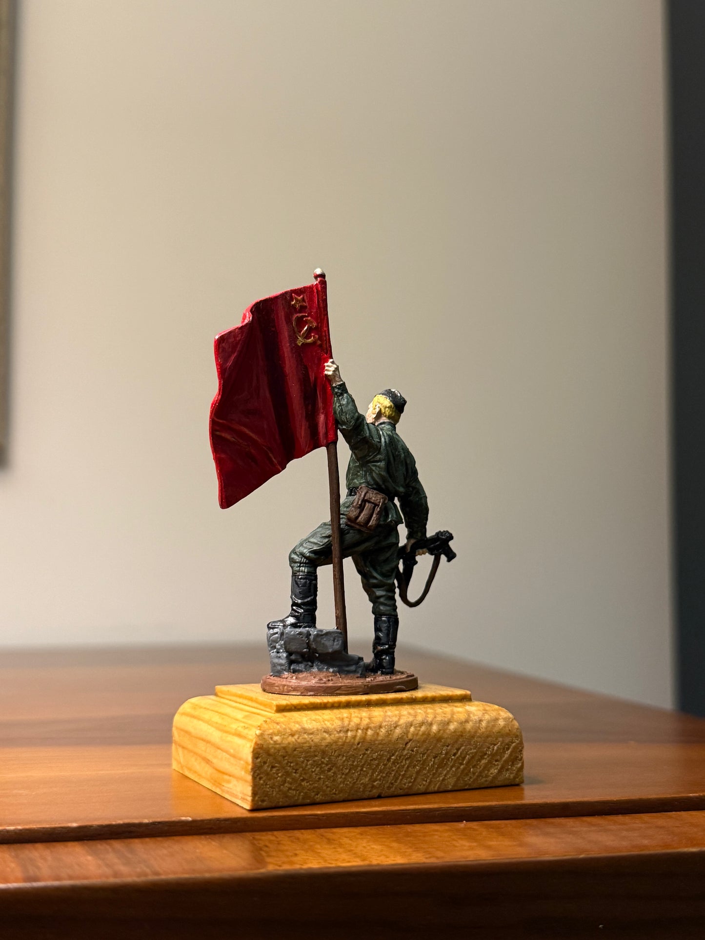 Soviet Infantry Standard Bearer – WWII Red Army Flag Bearer (Hand-Painted Miniature Figure) – 54 mm