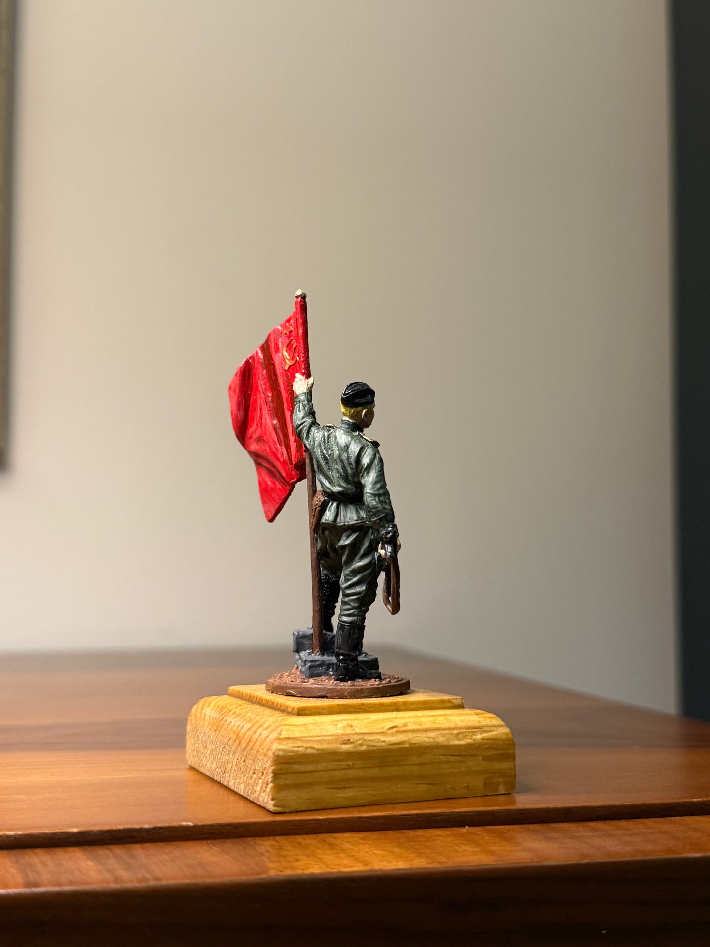 Soviet Infantry Standard Bearer – WWII Red Army Flag Bearer (Hand-Painted Miniature Figure) – 54 mm
