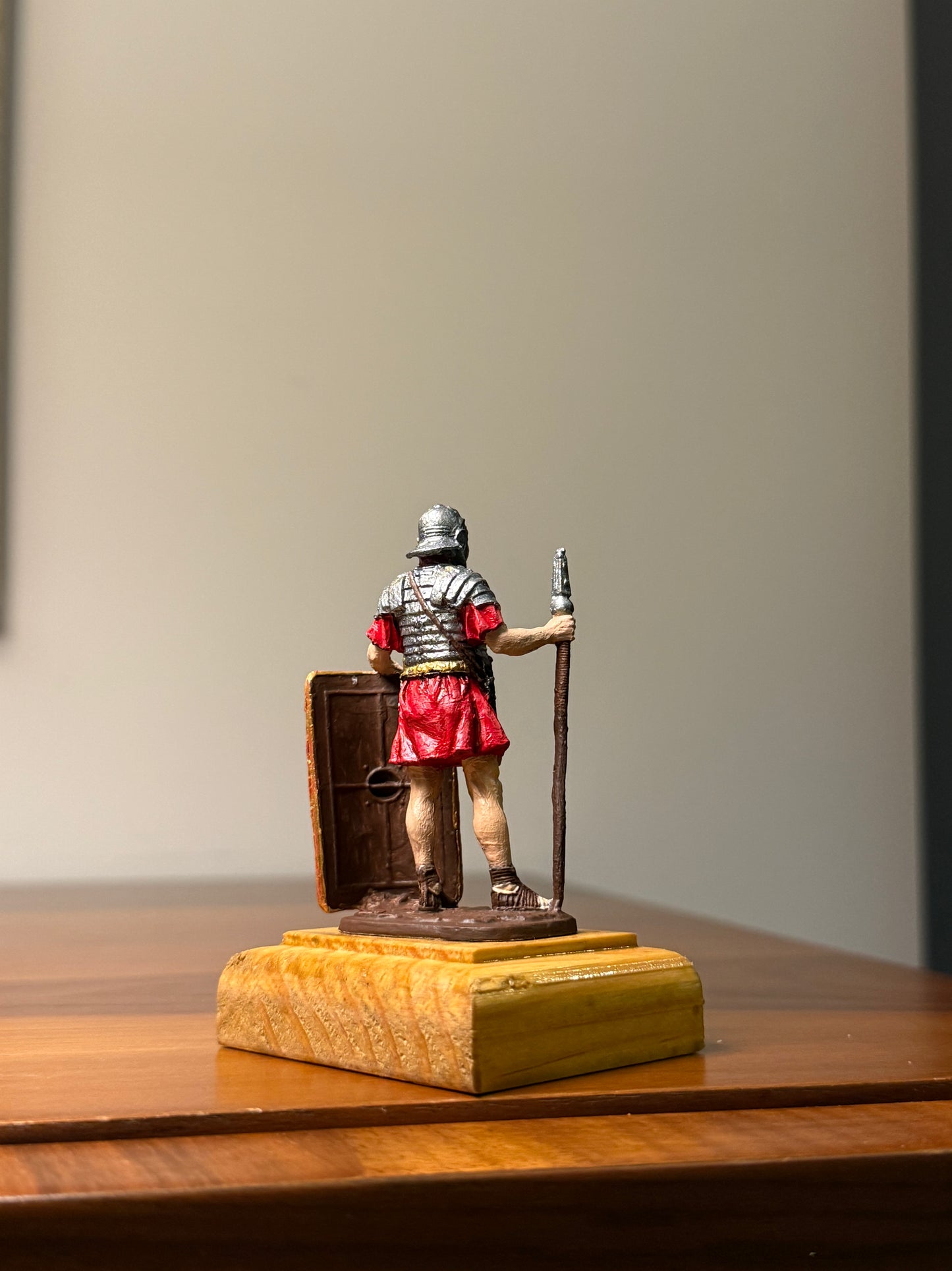 Roman Legionary – Imperial Roman Frontline Infantry (1st–2nd Century CE) Hand-Painted Miniature – 54 mm