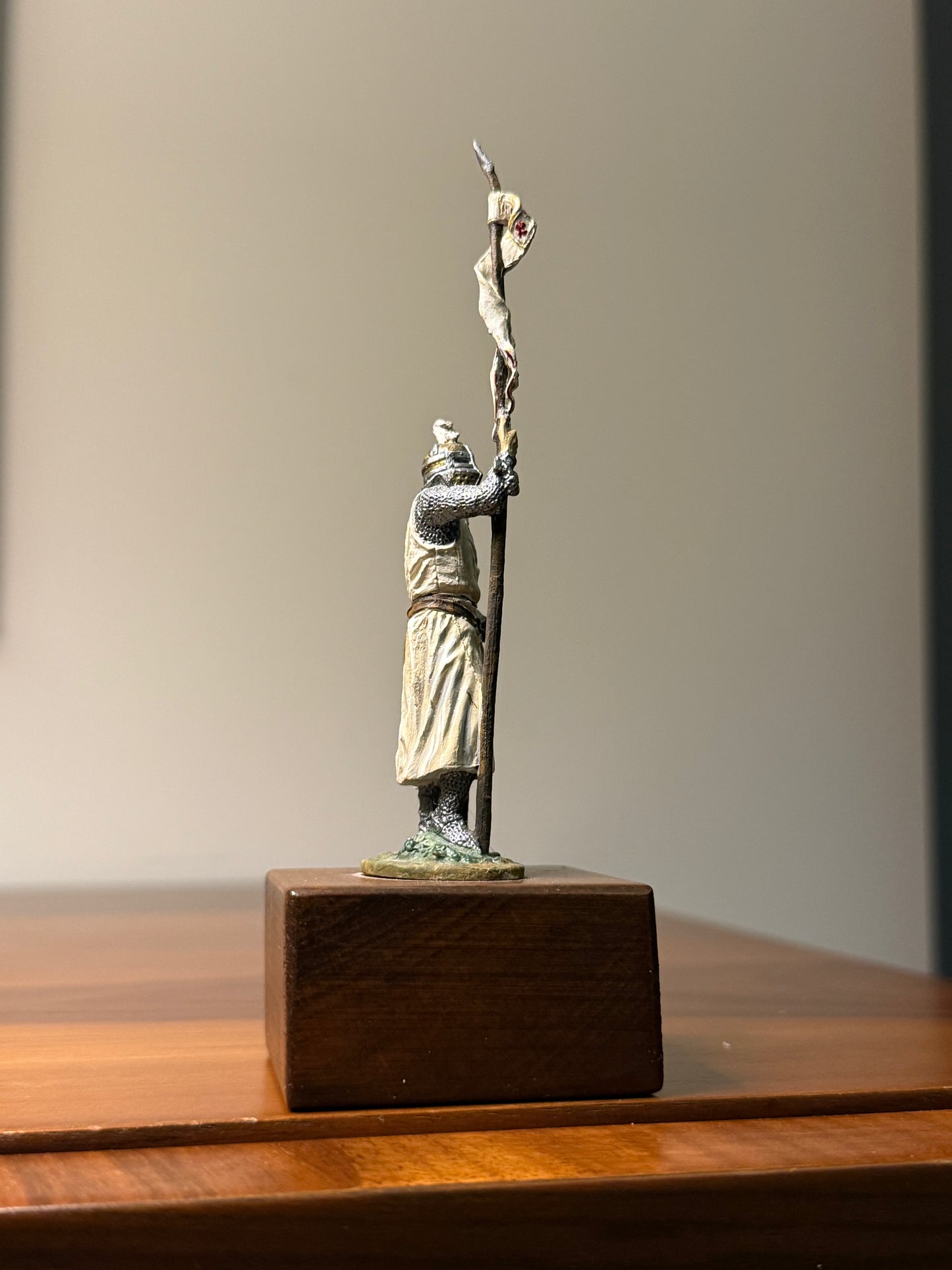 Western European Knight – 13th Century Crusader-Era Infantry (Hand-Painted Miniature Figure) – 54 mm