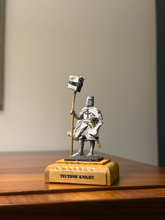 Teutonic Knight – 13th–14th Century Crusader Order (Hand-Painted Miniature Figure) – 54 mm