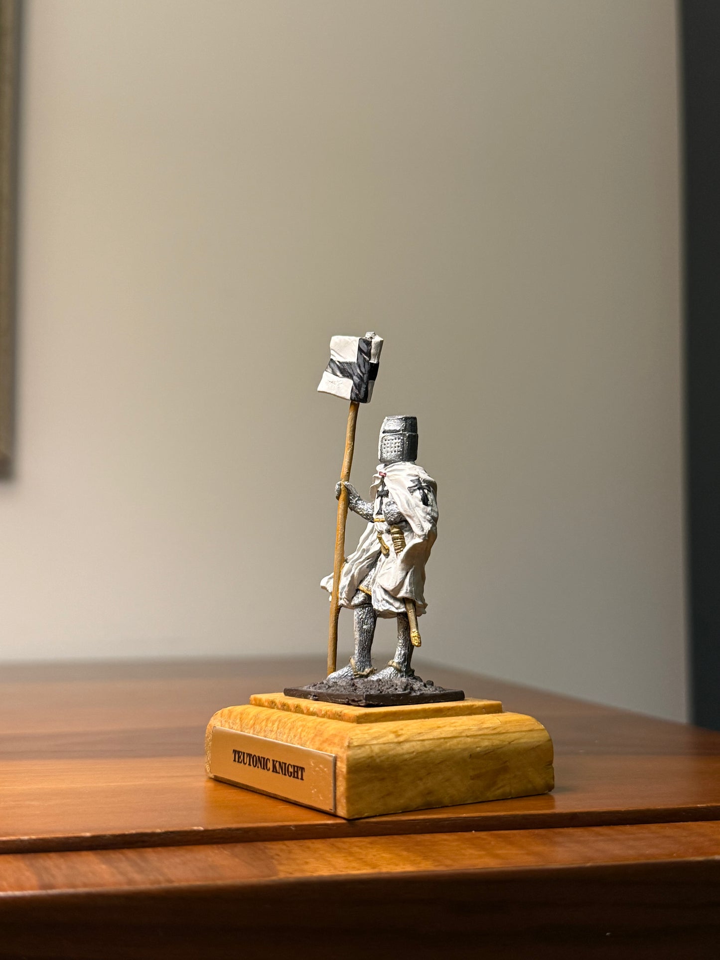 Teutonic Knight – 13th–14th Century Crusader Order (Hand-Painted Miniature Figure) – 54 mm